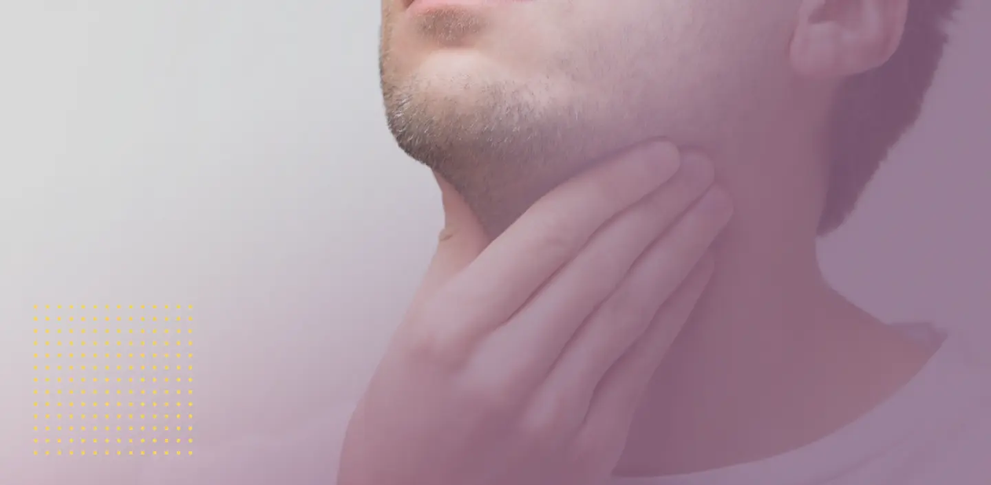 Quercetin-Nebenwirkungen an der Schilddrüse, die Checkliste. Mann, der seinen Hals berührt